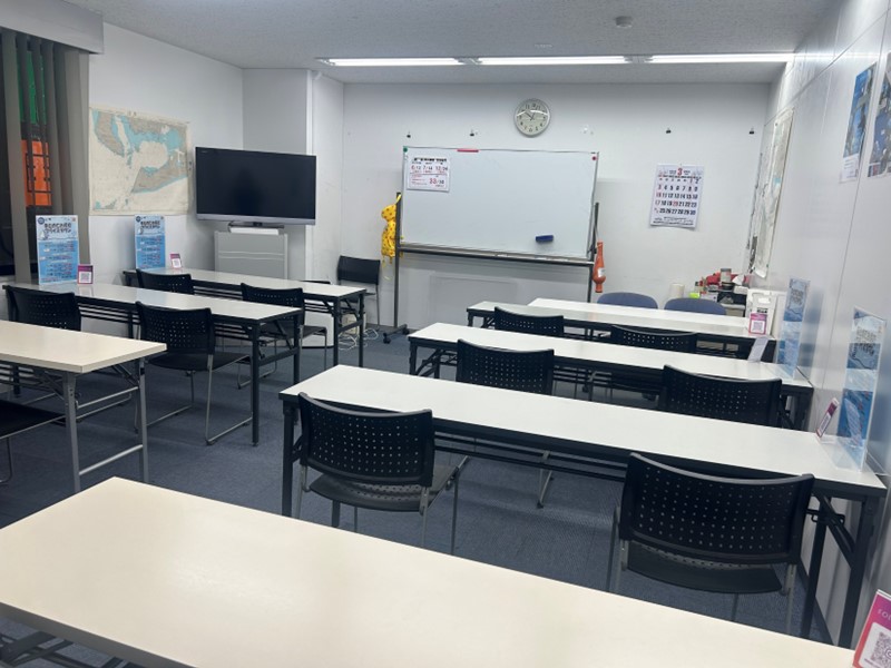 マリンライセンスロイヤル名古屋教室内の講義室