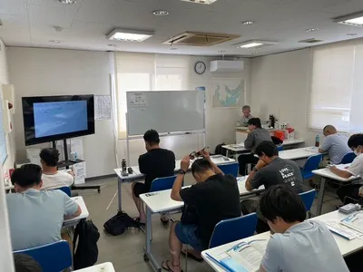 船舶免許の教習風景①（長崎サンセットマリーナ）