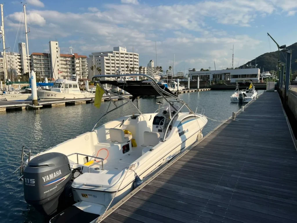 サントピアマリーナ 係留されているボートの写真①