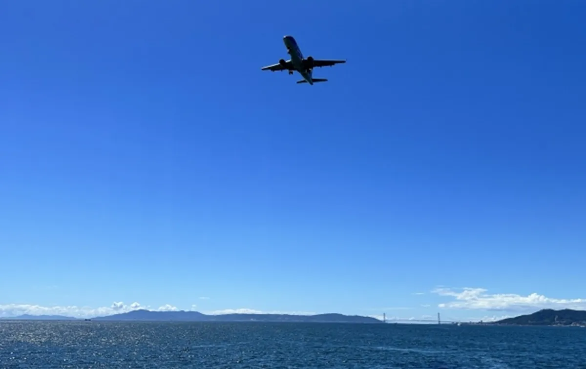 神戸ランチクルーズセミナー｜神戸空港で記念撮影