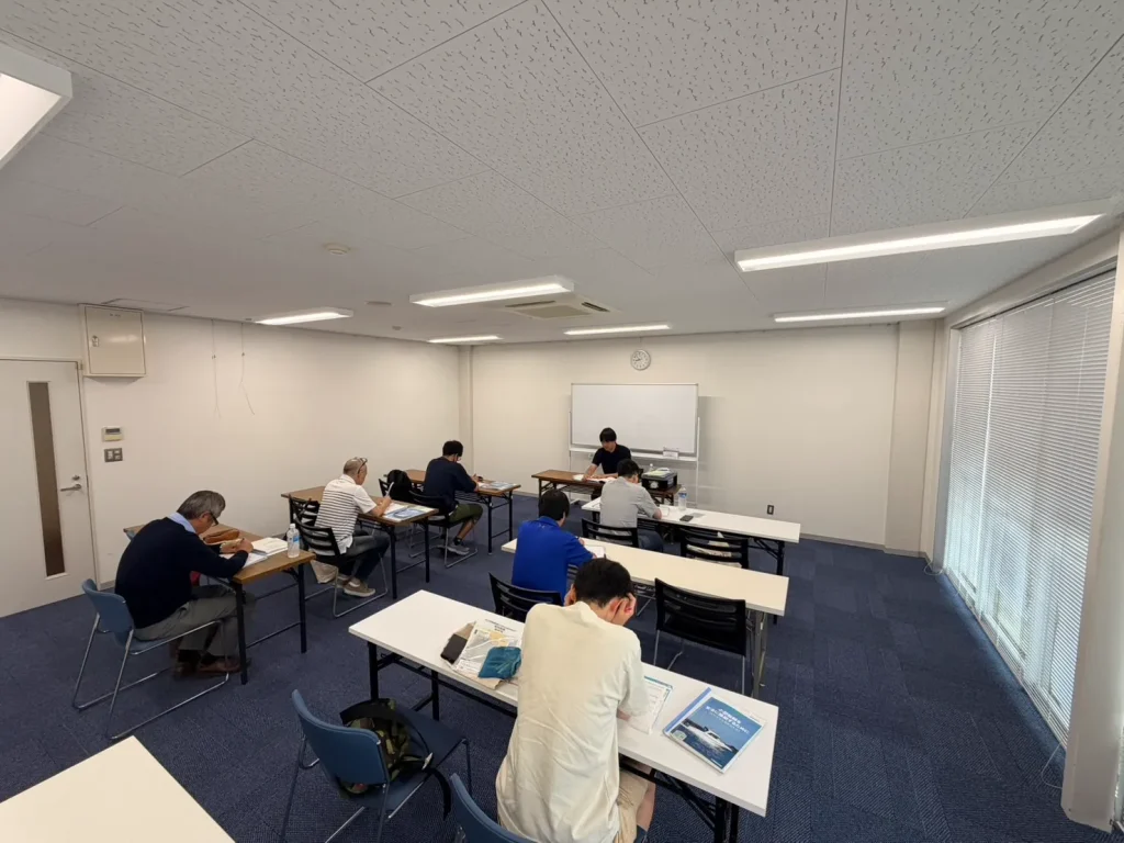 マリンライセンスロイヤル広島　吉島教室　学科風景